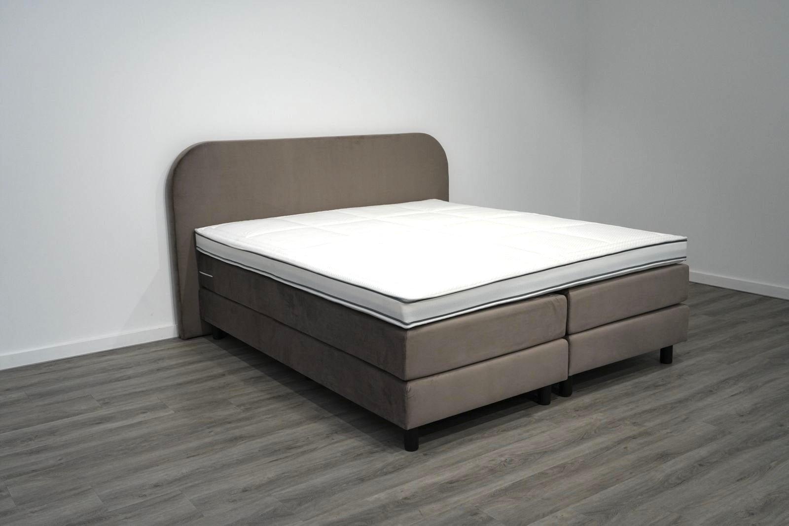 boxspring rond showroom
